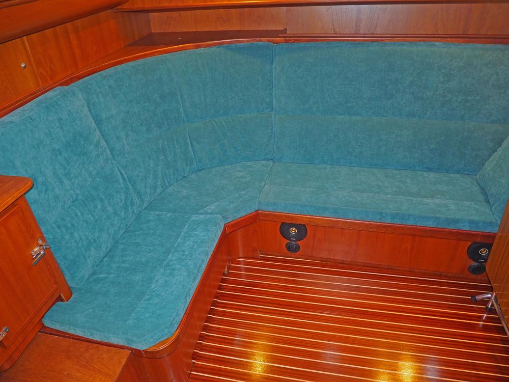 Saloon, Accommodation